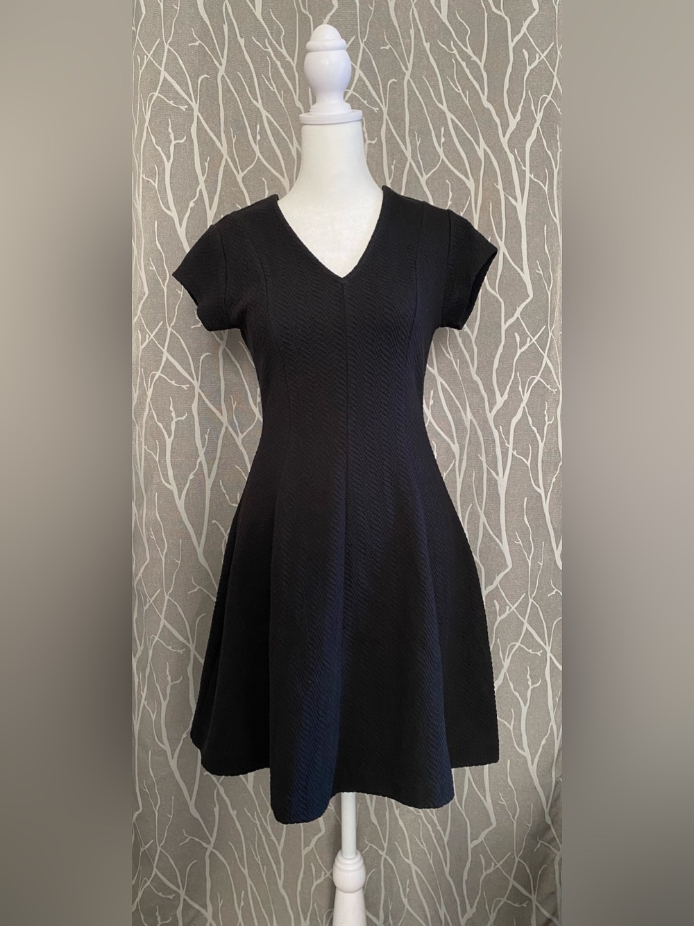 Banana Republic Women’s V-Neck Fit & Flare V-Neck Black Dress Cap Sleeve Size 0